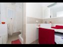 Apartmaji Duga - beachfront & seaview : A1(4+1), A2(4+1) Okrug Gornji - Otok Čiovo  - Apartma - A2(4+1): kopalnica s straniščem