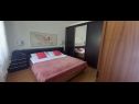 Apartmaji Stana - 200m from the sea: A1(4), A2(2+1), A3(2) Okrug Gornji - Otok Čiovo  - Apartma - A1(4): spalnica