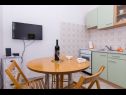 Apartmaji Ivica - garden terrace A1(2), A2(2+2) Slatine - Otok Čiovo  - Apartma - A1(2): kuhinja in jedilnica