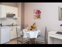 Apartmaji Kari A5(4) , SA1(2), SA2(2), SA3(2), SA4(2)  Crikvenica - Riviera Crikvenica  - Studio apartma - SA1(2): kuhinja in jedilnica