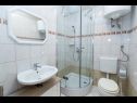 Apartmaji Kari A5(4) , SA1(2), SA2(2), SA3(2), SA4(2)  Crikvenica - Riviera Crikvenica  - Studio apartma - SA3(2): kopalnica s straniščem