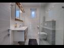 Apartmaji Miro SA1(2), SA3(2), A2 Maisonette(2+2), A4(6+2), A5(6+2)  Crikvenica - Riviera Crikvenica  - Apartma - A4(6+2): kopalnica s straniščem
