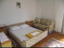 Apartmaji Marija - seaview: A1(2+1), A2(4), A3(2), A4(6+2) Novi Vinodolski - Riviera Crikvenica  - Apartma - A4(6+2): spalnica