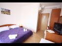 Apartmaji in sobe Nikola 1 - free parking: SA1(2+2), A5(3+1), A6(4+1), A8(4+1), R4(2), R7(2) Mlini - Riviera Dubrovnik  - Soba - R7(2): spalnica