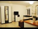 Apartmaji Oasis - 50 m from the sea: SA1(2+2), A2(4+1) Veli Rat - Dugi otok  - Studio apartma - SA1(2+2): spalnica