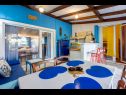 Apartmaji Mila - in blue: A1(4+2), A2(5+1), A3(4+2) Banjole - Istra  - Apartma - A1(4+2): kuhinja in jedilnica
