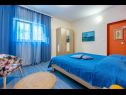 Apartmaji Mila - in blue: A1(4+2), A2(5+1), A3(4+2) Banjole - Istra  - Apartma - A2(5+1): spalnica