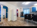 Apartmaji Mila - in blue: A1(4+2), A2(5+1), A3(4+2) Banjole - Istra  - Apartma - A3(4+2): kuhinja in jedilnica