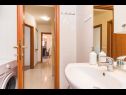 Apartmaji Robi 2 - marina view: A1(4+1) Ližnjan - Istra  - Apartma - A1(4+1): kopalnica s straniščem