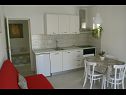 Apartmaji Robert - 5m from the sea: A1(2+1), A2(4+2) Brna - Otok Korčula  - Apartma - A1(2+1): kuhinja in jedilnica