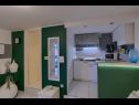 Apartmaji Vedro - 50 m from sea: 1- Red(4+1), 2 - Purple(2+1), 3 - Blue(2), 4 - Green(2+2) Korčula - Otok Korčula  - Apartma - 4 - Green(2+2): kuhinja in jedilnica