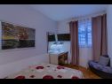 Apartmaji Vedro - 50 m from sea: 1- Red(4+1), 2 - Purple(2+1), 3 - Blue(2), 4 - Green(2+2) Korčula - Otok Korčula  - Apartma - 1- Red(4+1): spalnica