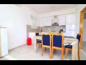 Apartmaji Sunny - 50 m from sea: A2(4) Lumbarda - Otok Korčula  - Apartma - A2(4): kuhinja in jedilnica