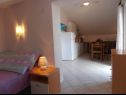 Apartmaji Dragica - with kids playground: A1 MIA(2+1), A2 IVA(2), A3 LARA(4+1), SA4 TEA(2) Malinska - Otok Krk  - Studio apartma - SA4 TEA(2): spalnica