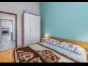 Apartmaji Zdrave - 500 m from sea: A1 prizemlje(4+2), A2 kat(4+2) Pinezići - Otok Krk  - Apartma - A2 kat(4+2): spalnica