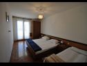 Apartmaji Pava SA1 (2), SA2 (2) Vrbnik - Otok Krk  - Studio apartma - SA2 (2): spalnica