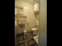 Apartmaji Pava SA1 (2), SA2 (2) Vrbnik - Otok Krk  - Studio apartma - SA2 (2): kopalnica s straniščem