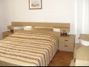 Apartmaji Supec - near the sea: A1(4), A2(4) Vrbnik - Otok Krk  - Apartma - A1(4): spalnica