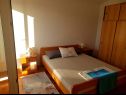 Apartmaji Mirjana: sea view & balcony: A1 MN (2+1), A2 JN (2+1) Baška Voda - Riviera Makarska  - Apartma - A2 JN (2+1): spalnica