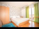 Apartmaji Anđelko - air conditioning: A1(6+2), A2(6+2) Baška Voda - Riviera Makarska  - Apartma - A2(6+2): spalnica