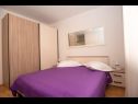Apartmaji Anđelko - air conditioning: A1(6+2), A2(6+2) Baška Voda - Riviera Makarska  - Apartma - A1(6+2): spalnica