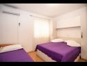 Apartmaji Anđelko - air conditioning: A1(6+2), A2(6+2) Baška Voda - Riviera Makarska  - Apartma - A1(6+2): spalnica