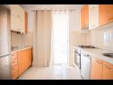 Apartmaji Anđelko - air conditioning: A1(6+2), A2(6+2) Baška Voda - Riviera Makarska  - Apartma - A2(6+2): kuhinja