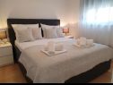 Apartmaji Villa Esse - heated pool & seaview: A1(2+2), A2(4+2), A3(2+2), A4(4+2), A5(2+2) Baška Voda - Riviera Makarska  - Apartma - A3(2+2): spalnica