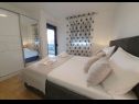 Apartmaji Villa Esse - heated pool & seaview: A1(2+2), A2(4+2), A3(2+2), A4(4+2), A5(2+2) Baška Voda - Riviera Makarska  - Apartma - A4(4+2): spalnica