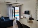 Apartmaji Villa Esse - heated pool & seaview: A1(2+2), A2(4+2), A3(2+2), A4(4+2), A5(2+2) Baška Voda - Riviera Makarska  - Apartma - A5(2+2): dnevna soba