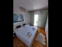 Apartmaji Josip - 150 m from beach with free parking A1(3), A2(5), A3(2+2) Baška Voda - Riviera Makarska  - Apartma - A3(2+2): spalnica