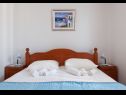 Apartmaji Ante M - 100 m from beach: A1(4+2), A2(4+2), C3(2) Brela - Riviera Makarska  - Apartma - A1(4+2): spalnica