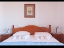 Apartmaji Ante M - 100 m from beach: A1(4+2), A2(4+2), C3(2) Brela - Riviera Makarska  - Apartma - A2(4+2): spalnica