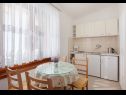 Apartmaji Ante M - 100 m from beach: A1(4+2), A2(4+2), C3(2) Brela - Riviera Makarska  - Apartma - A2(4+2): kuhinja in jedilnica