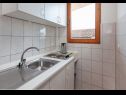 Apartmaji Ante M - 100 m from beach: A1(4+2), A2(4+2), C3(2) Brela - Riviera Makarska  - Apartma - C3(2): kuhinja