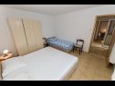 Apartmaji Miljko - 80 m from beach: A1(6), SA2(2), A10(4+1), A11(2+2) Brela - Riviera Makarska  - Apartma - A1(6): spalnica