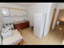Apartmaji Miljko - 80 m from beach: A1(6), SA2(2), A10(4+1), A11(2+2) Brela - Riviera Makarska  - Apartma - A1(6): kuhinja in jedilnica