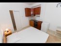 Apartmaji Miljko - 80 m from beach: A1(6), SA2(2), A10(4+1), A11(2+2) Brela - Riviera Makarska  - Studio apartma - SA2(2): spalnica