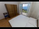 Apartmaji Miljko - 80 m from beach: A1(6), SA2(2), A10(4+1), A11(2+2) Brela - Riviera Makarska  - Apartma - A10(4+1): spalnica