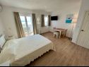 Apartmaji Via - 250 m from sea: SA2(2), SA3(2), SA4(2), SA1(2) Brela - Riviera Makarska  - Studio apartma - SA1(2): spalnica