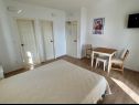 Apartmaji Via - 250 m from sea: SA2(2), SA3(2), SA4(2), SA1(2) Brela - Riviera Makarska  - Studio apartma - SA2(2): spalnica