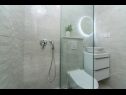 Apartmaji Robert - sea view : A1(4+1), A2(4+2) Brela - Riviera Makarska  - Apartma - A1(4+1): kopalnica s straniščem