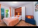Apartmaji Robert - sea view : A1(4+1), A2(4+2) Brela - Riviera Makarska  - Apartma - A1(4+1): spalnica