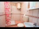 Apartmaji in sobe Hope - 30m to the sea & seaview: R1(3), R3(3), A2(3), A4(4) Brela - Riviera Makarska  - Apartma - A2(3): kopalnica s straniščem