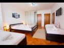 Apartmaji in sobe Hope - 30m to the sea & seaview: R1(3), R3(3), A2(3), A4(4) Brela - Riviera Makarska  - Apartma - A4(4): spalnica