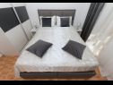 Apartmaji Ivi - 100 m from pebble beach: A1(2+2), A2(2+2), A3(2+2), A4(4+4), A5(2+2) Drašnice - Riviera Makarska  - Apartma - A2(2+2): spalnica