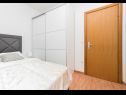 Apartmaji Ivi - 100 m from pebble beach: A1(2+2), A2(2+2), A3(2+2), A4(4+4), A5(2+2) Drašnice - Riviera Makarska  - Apartma - A4(4+4): spalnica