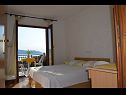 Apartmaji Jozo - 150 m from pebble beach: A1(2), A2(2), A3(2), A4(4), A5(4) Gradac - Riviera Makarska  - Apartma - A3(2): spalnica