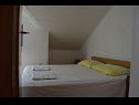 Apartmaji Jozo - 150 m from pebble beach: A1(2), A2(2), A3(2), A4(4), A5(4) Gradac - Riviera Makarska  - Apartma - A5(4): spalnica