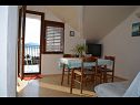 Apartmaji Jozo - 150 m from pebble beach: A1(2), A2(2), A3(2), A4(4), A5(4) Gradac - Riviera Makarska  - Apartma - A5(4): dnevna soba